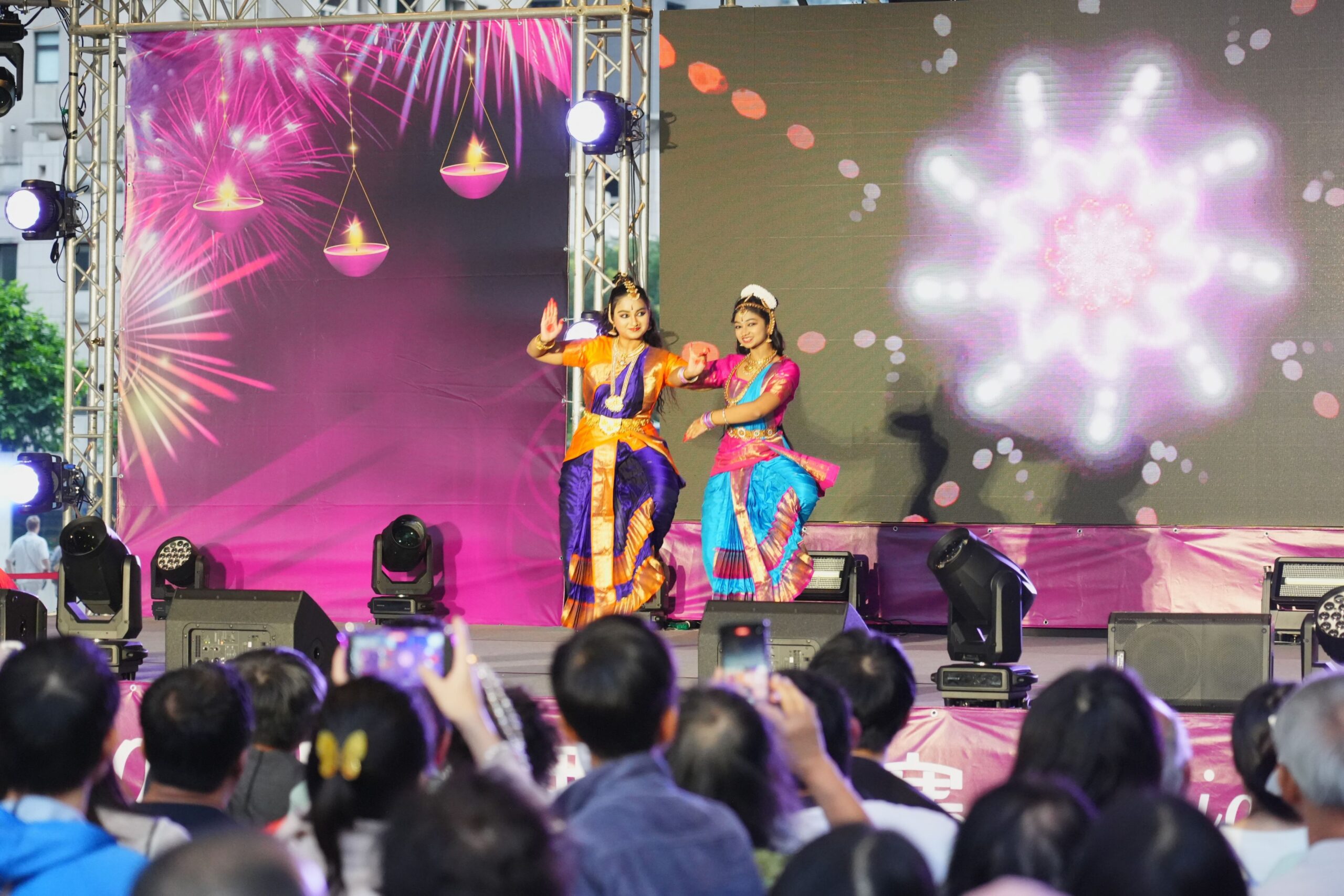 排燈節慶典移師台中! 首屆印度舞大賽high翻全場 黃副市長:持續深化台印友誼 排燈節慶典移師台中! 首屆印度舞大賽high翻全場 黃副市長:持續深化台印友誼