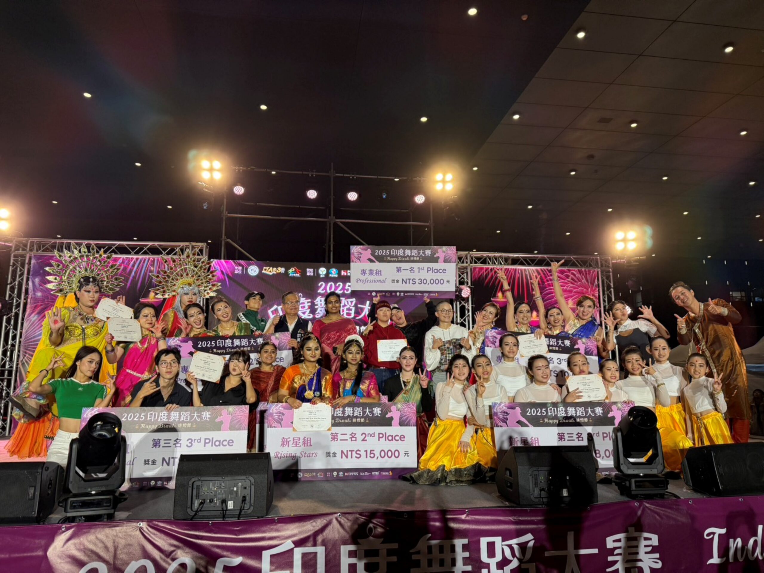 排燈節慶典移師台中! 首屆印度舞大賽high翻全場 黃副市長:持續深化台印友誼 排燈節慶典移師台中! 首屆印度舞大賽high翻全場 黃副市長:持續深化台印友誼