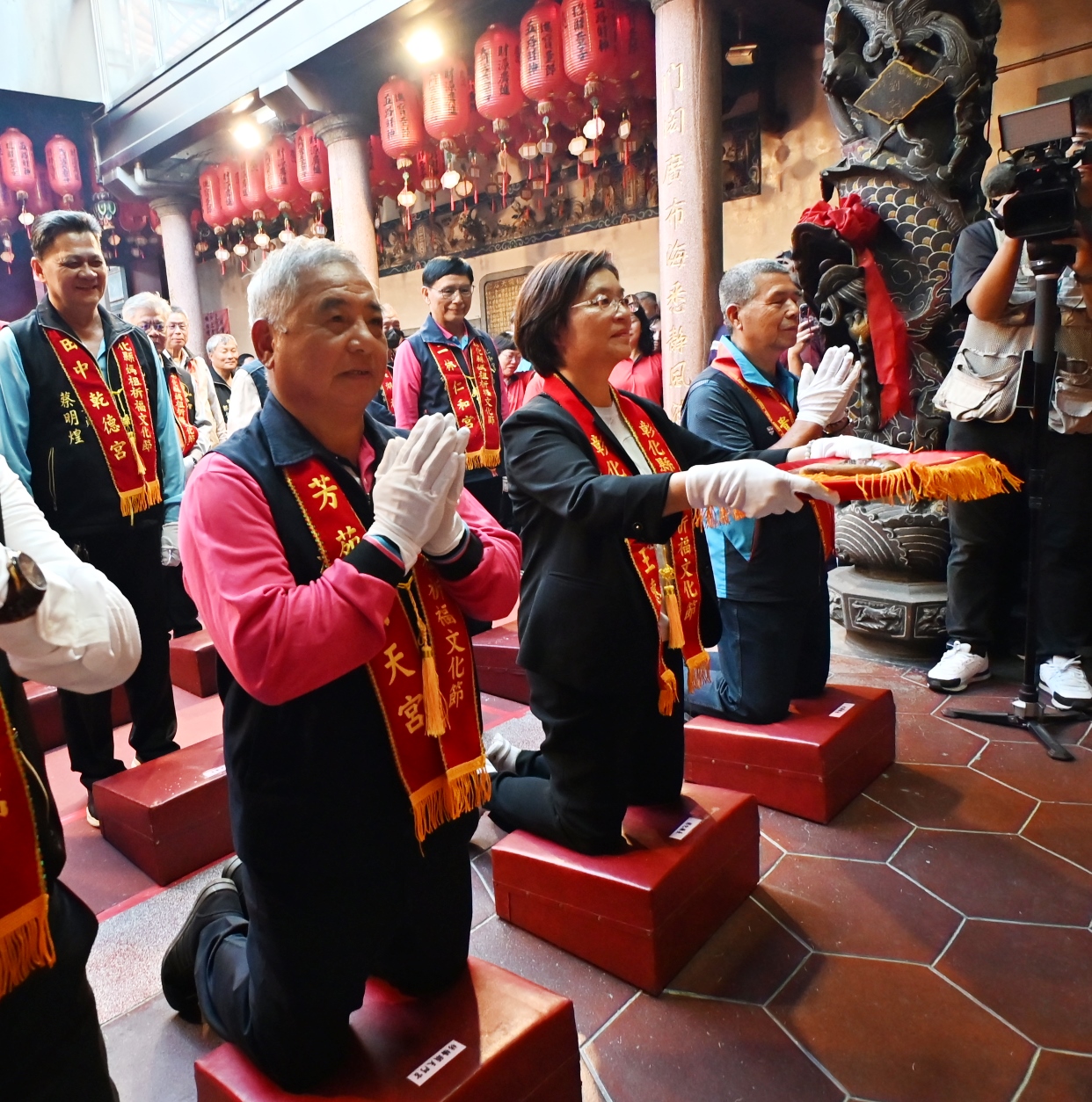 13尊媽祖齊聚社頭!芳苑普天宮獲2聖杯接任2026爐主 - https://www.watchmedia01.com