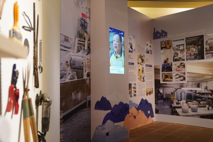 《圖說》 展區透過沉浸式劇場,展現山、海客家聚落職人,在不同產業間耕耘的精采故事。〈客家局提供〉