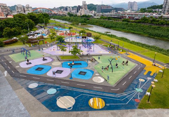 《圖說》汐止星際公園引領小朋友遊玩宇宙。〈高灘處提供〉