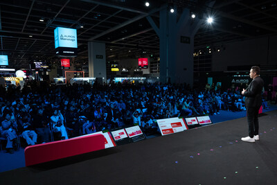 TRON 創辦人孫宇晨 (Justin Sun) 於 Consensus 香港大會 2026 的 Auros 主舞台向與會者發表演說。