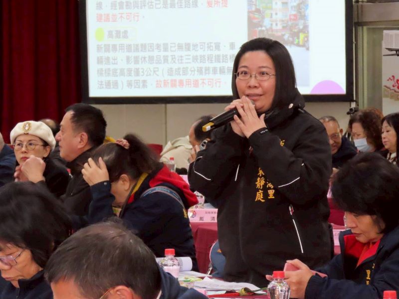 《圖說》新埔里長陳芷庭為里民服務於里內設置銀髮俱樂部,反應核銷議題。〈民政局提供〉