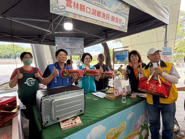 雲林鰻魚、臺灣鯛展售買氣熱絡,邀請民眾走進花博認識雲林好魚,從產地到餐桌體驗國產水產品的鮮美滋味。